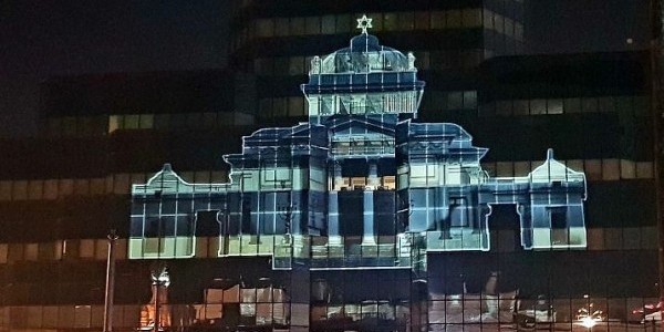 Wielka Synagoga wyświetlona na Błękitnym Wieżowcu (Fot. Materiały prasowe)