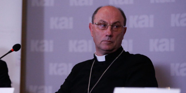 Abp Wojciech Polak podczas konferencji prasowej 22 września 2021 r. w Warszawie. Fot. episkopat.pl