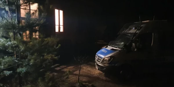 Policja przed punktem KIK na granicy