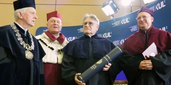AGNIESZKA GIEROBA /FOTO GOŚĆ Uroczyste wręczenie doktoratu rabinowi A. Skórce.