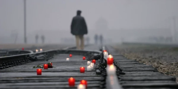Debata „Wojna i Auschwitz. Pamięć a edukacja” - baner