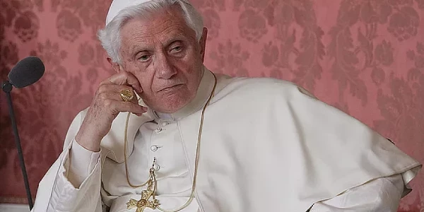 Benedykt XVI żegnając Ziemię Świętą powiedział na lotnisku w Tel Awiwie, że Holocaust nigdy nie może zostać zapomniany czy negowany.
