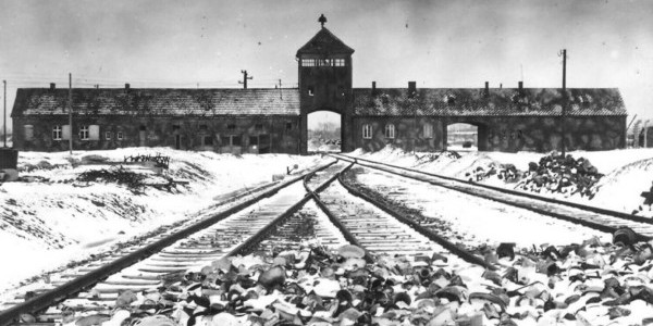 MIEJSCE PAMIĘCI I MUZEUM AUSCHWITZ-BIRKENAU, BYŁY NIEMIECKI NAZISTOWSKI OBÓZ KONCENTRACYJNY I ZAGŁADY